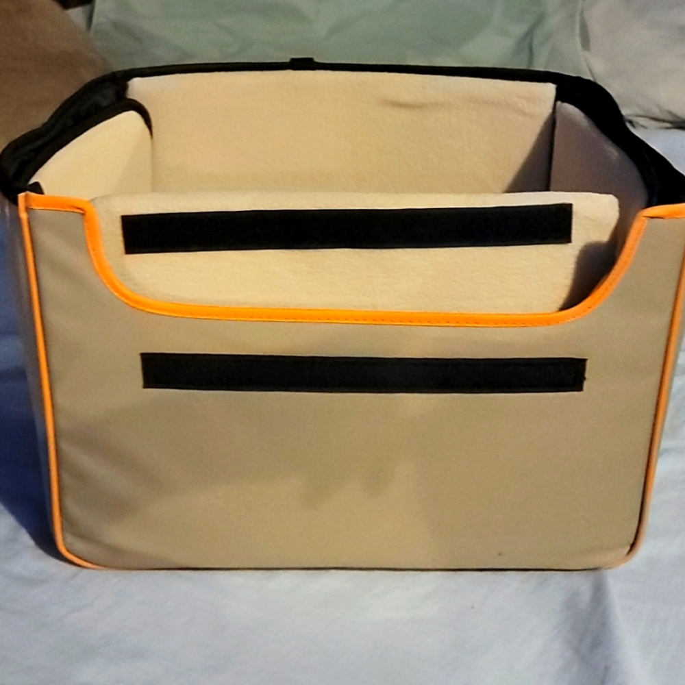 *NIB* Small dog booster seat